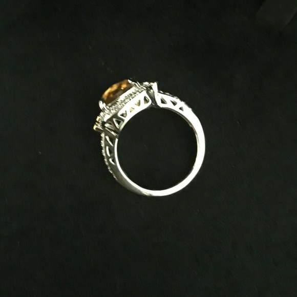 💖Unique Designer's 2 tone Diamond Cushion Halo 💍 - Picture 4 of 4